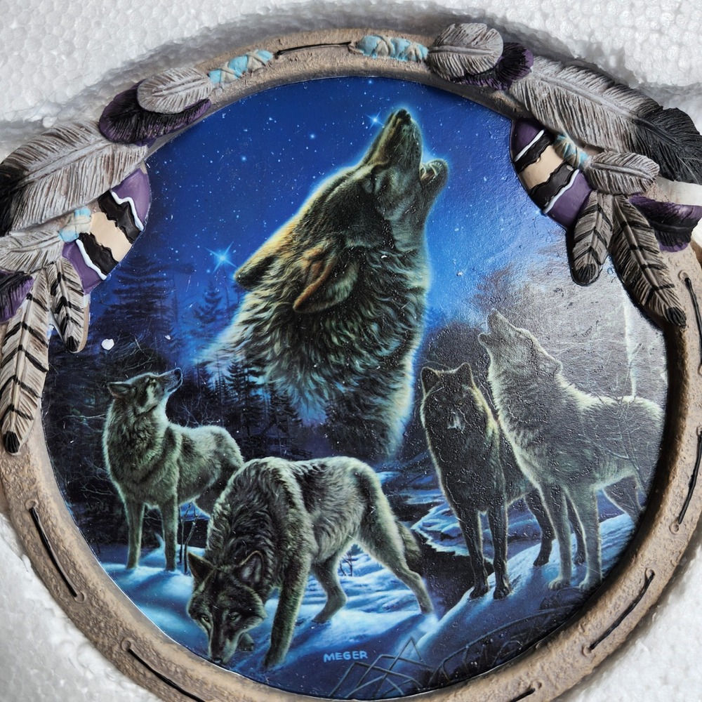 Edwin Knowles Bradford Exchange Call of the Night Wolf Glow Plate A1053